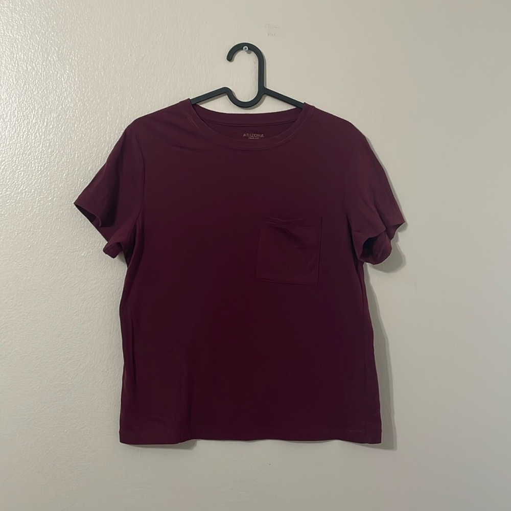 Arizona Jean Co Semi Fit Short Sleeve Pocket Tee- Burgundy-Junior’s Size M